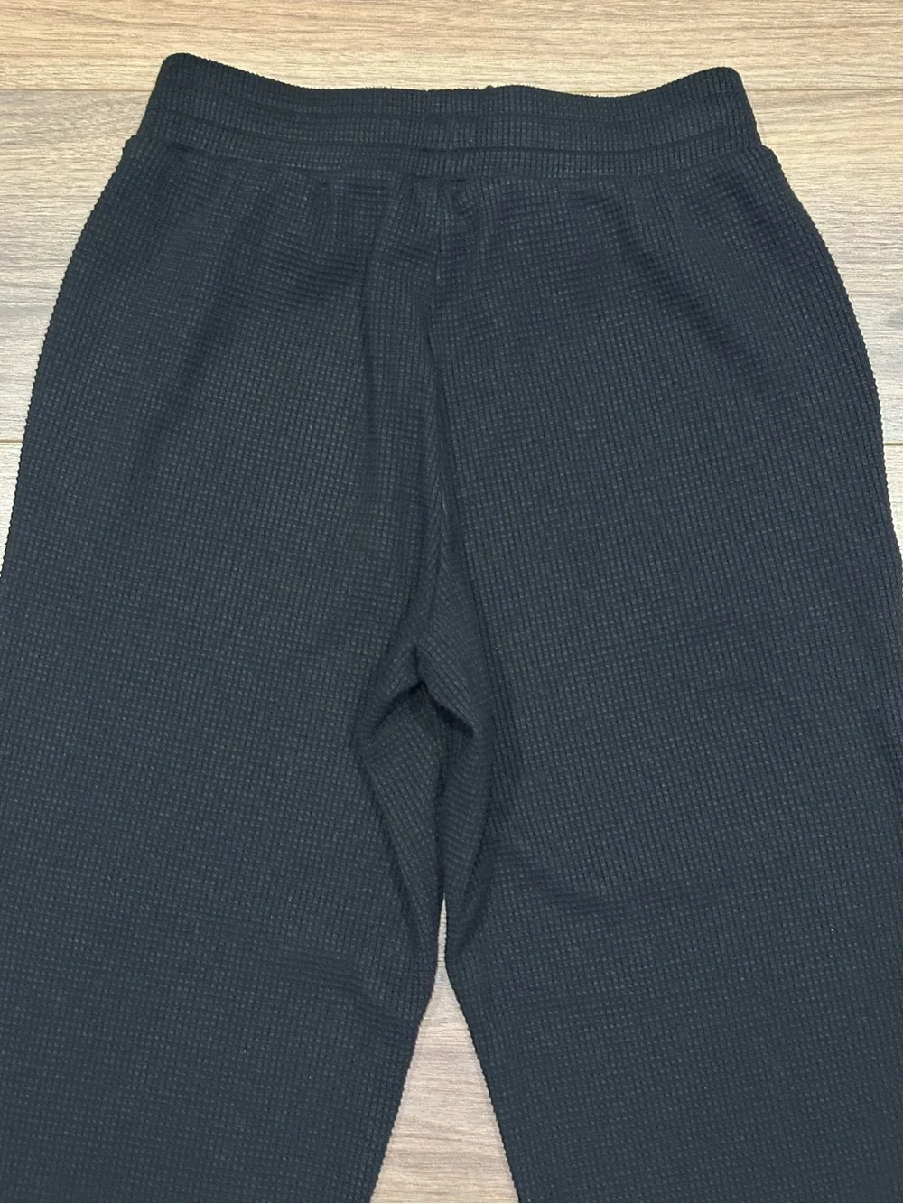 ALO Yoga Waffle Weekend Escape Jogger in Black Size Medium